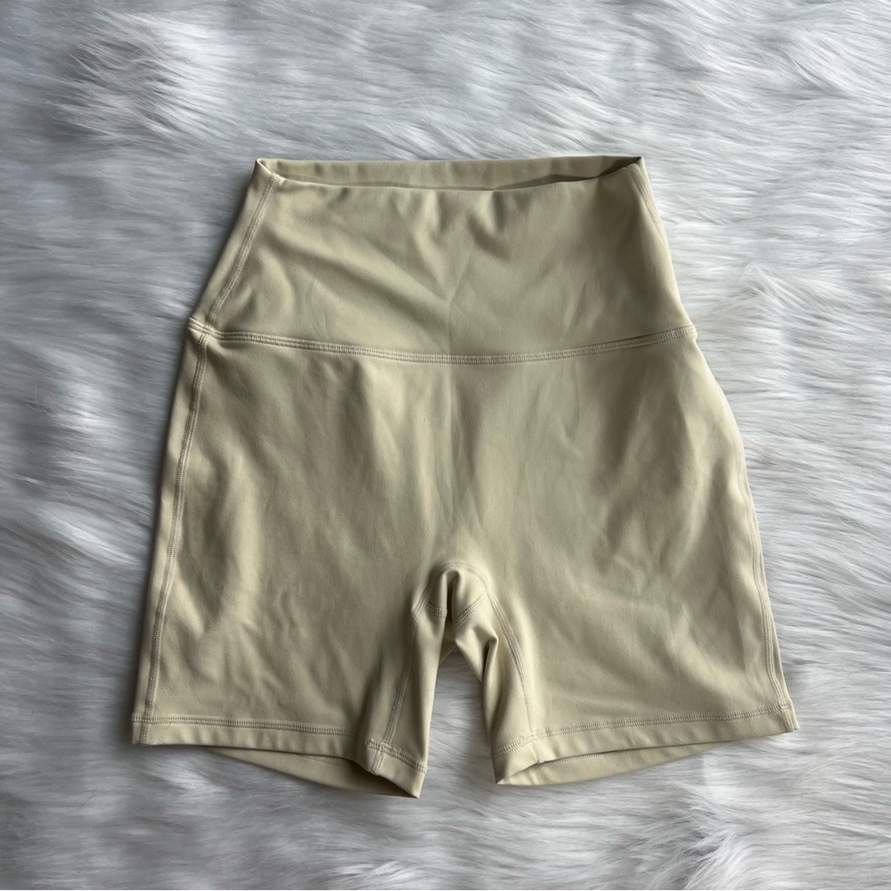 ❌SOLD❌Set Active butter yellow spandex shorts - Picture 2 of 3